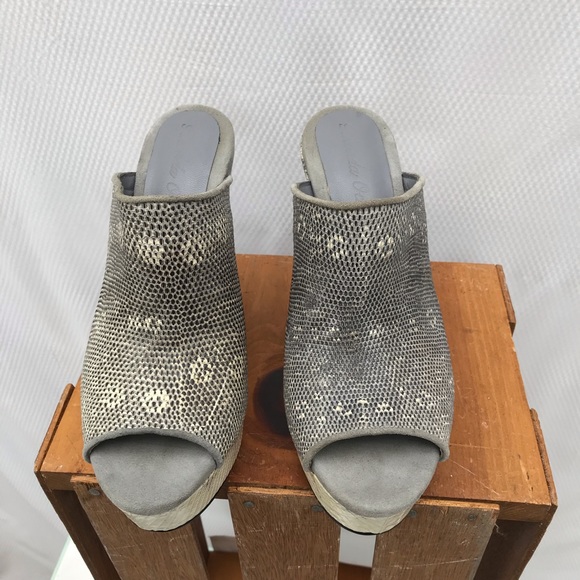 Rhonda Ochs Shoes - Rhonda Ochs size 10, grey snake skin wedge